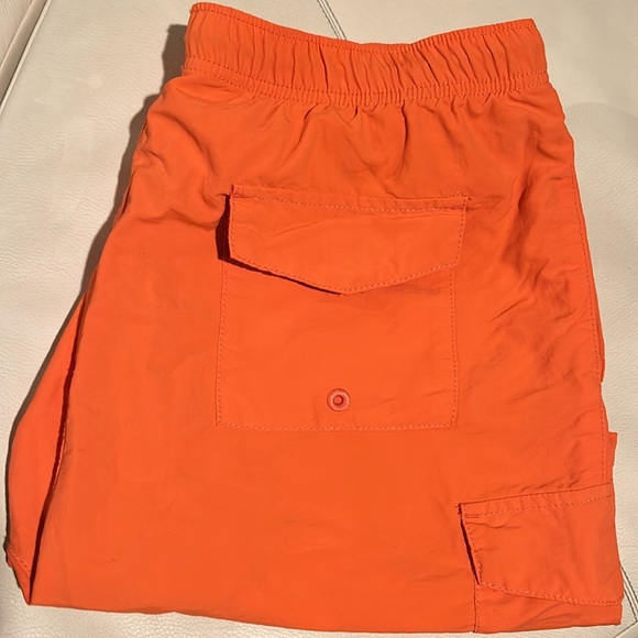 TOMMY BAHAMA Swimsuit trunks. LARGE - Picture 6 of 9